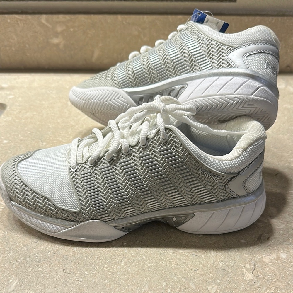K-Swiss NWT Tennis Pickleball Womens 9 Sneakers Shoes White & Gray
